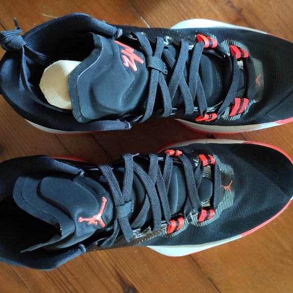 Nike Jordan Zion 1 "Bloodline" Men's Basketball Shoe - Picture 5 of 8